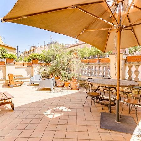 Colosseum Terrace Apartment Rome Bagian luar foto
